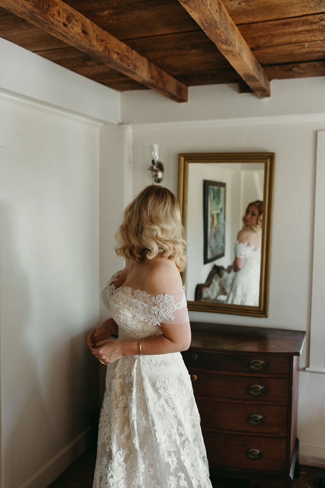 Tiverton-RI-Moore-House-Erica-Renee-Beauty-bride-natural-wedding-hair-makeup-clean-artist-stylist-modern-curly-bob