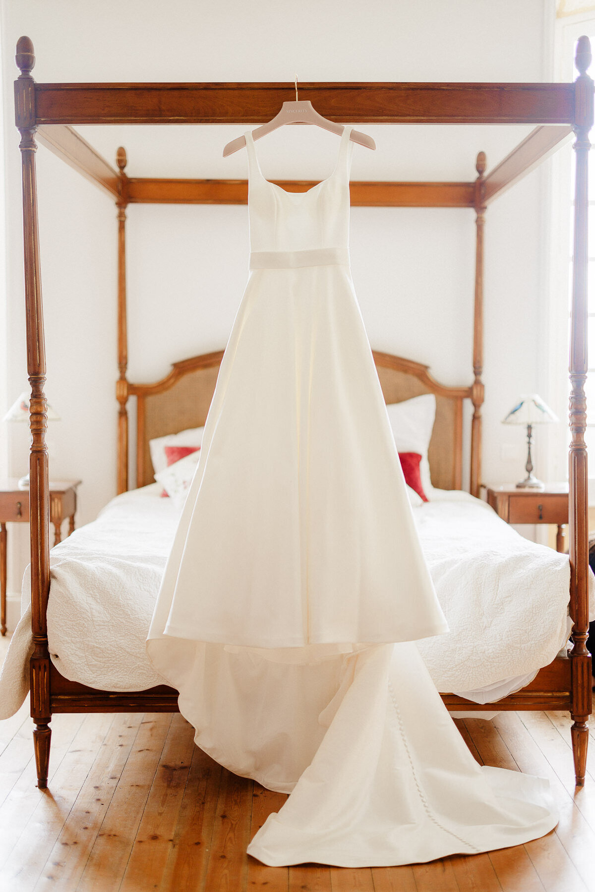 Modern_Chic_Chateau_Valouze_Destination_Wedding_Photographer-17