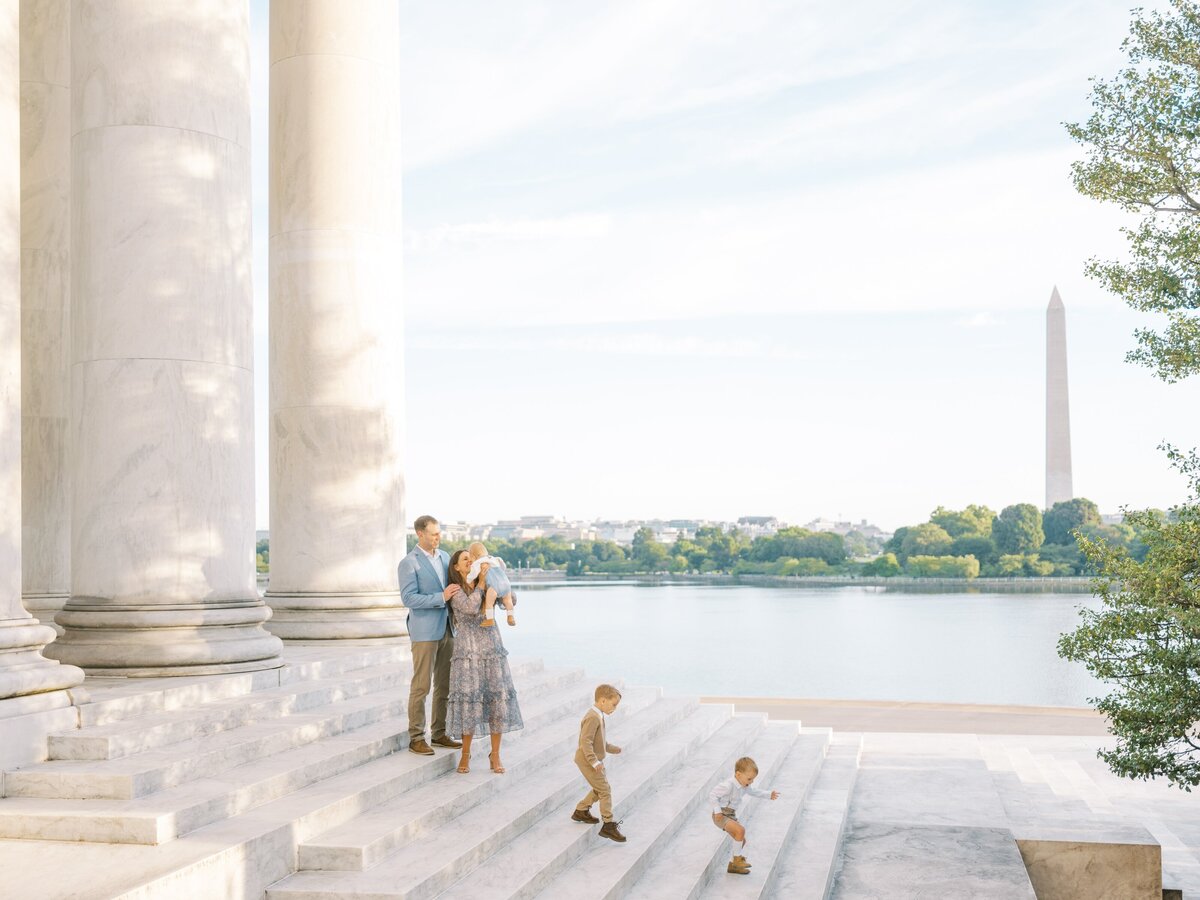 washington dc jefferson memorial family photo