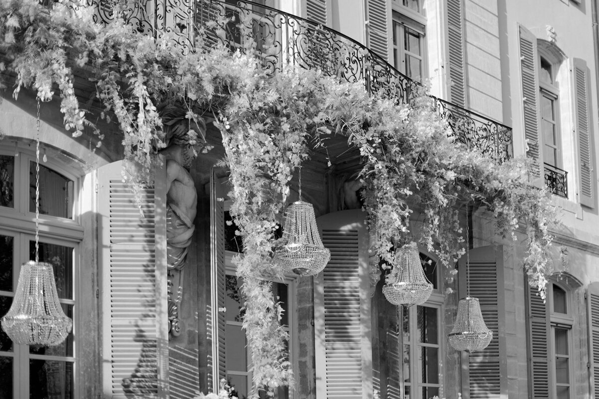 suspension-capucineatelierfloral-tourreau-provence-mariage-chateau-fleuriste