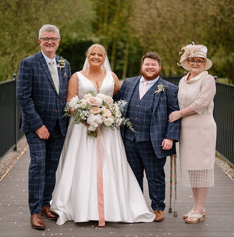 wedding couple and parents 283