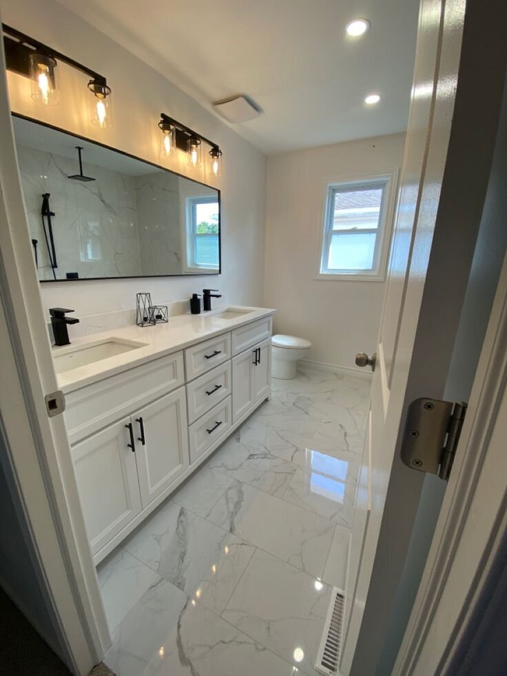 Small Black and White Bathroom