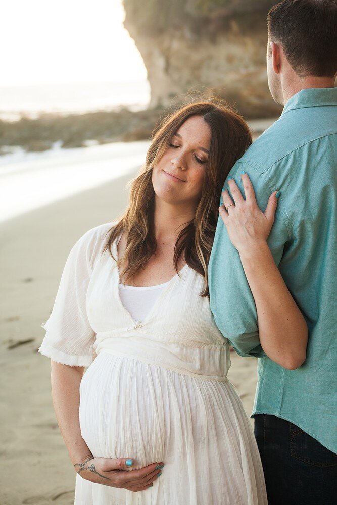 pregnant mom beach couple