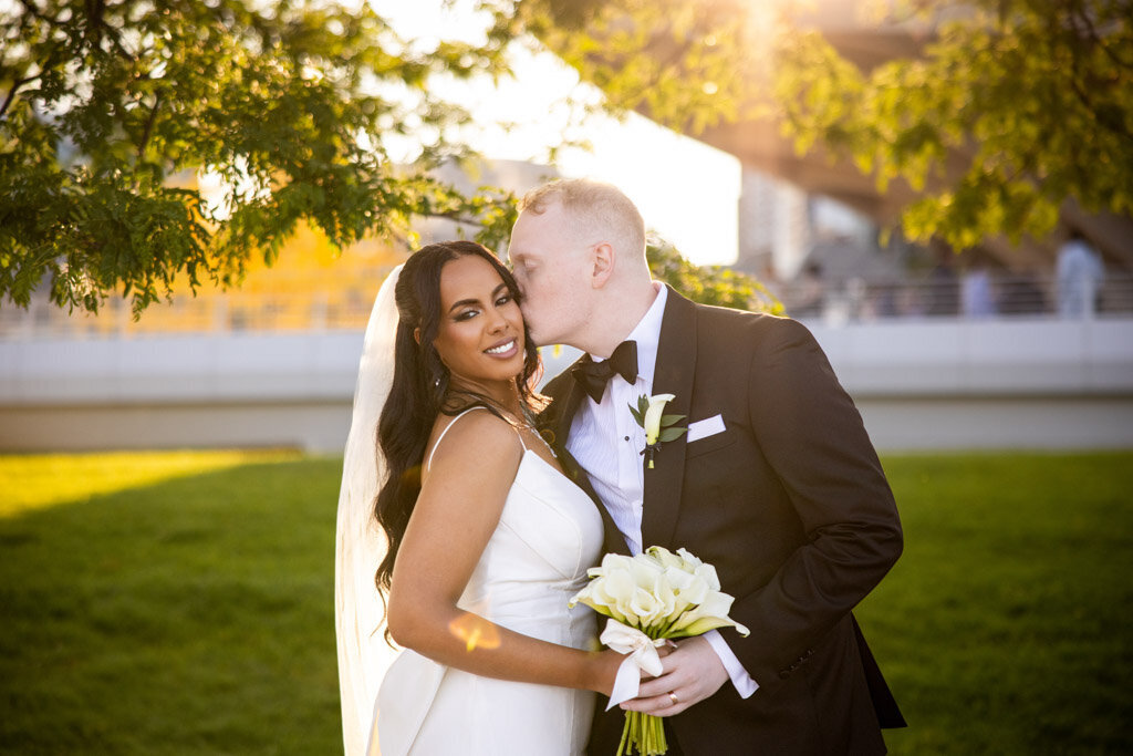 96-Milwaukee-Art-Mueseum-Wedding-Lauren-Ashley-Studios