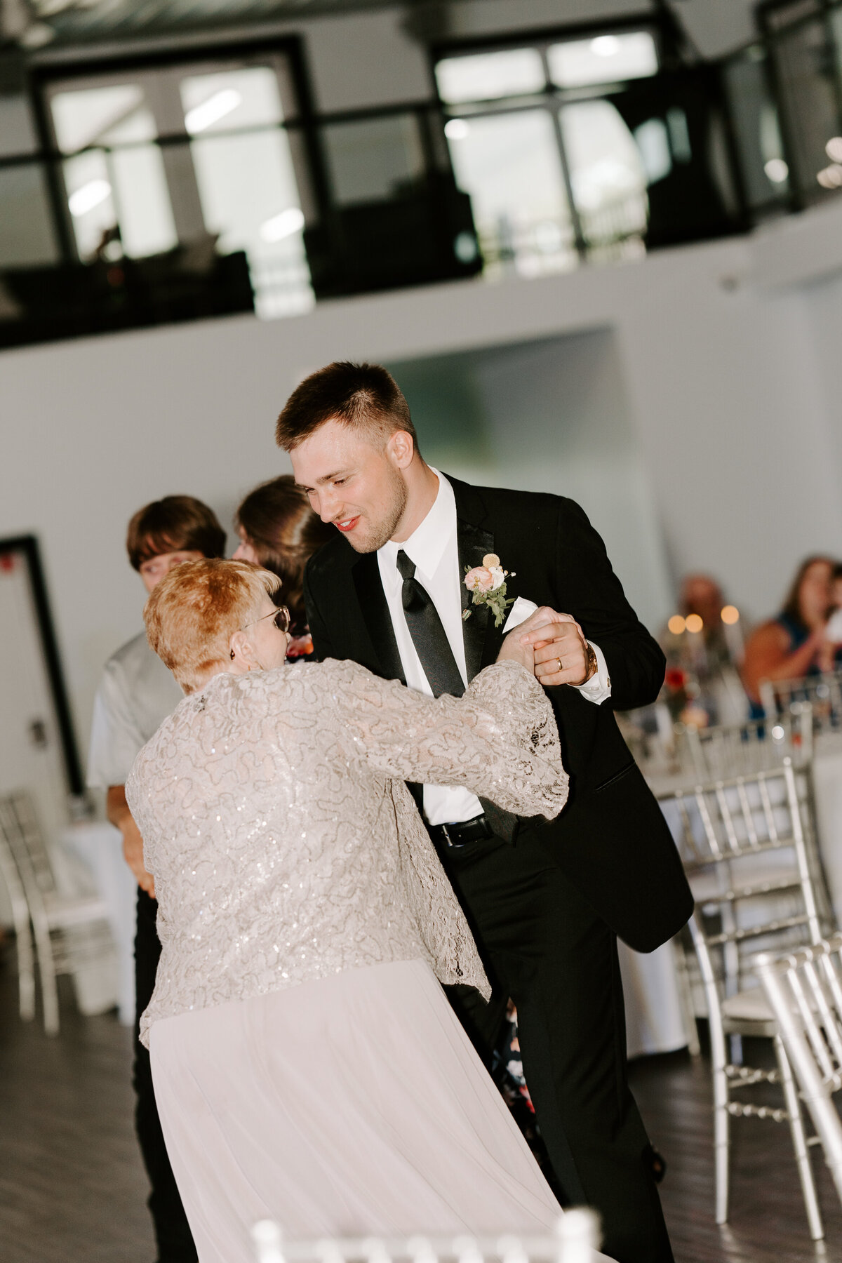 kraber-the-gathering-grounds-iowa-wedding-161