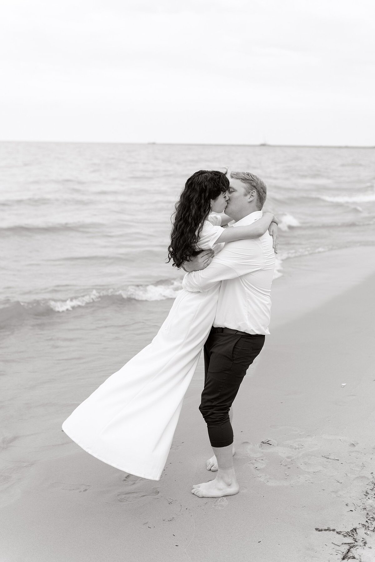 North-Avenue-Beach-Chicago-Engagement-Photos-By-Chicago-Catholic-Wedding-Photographer-_0005