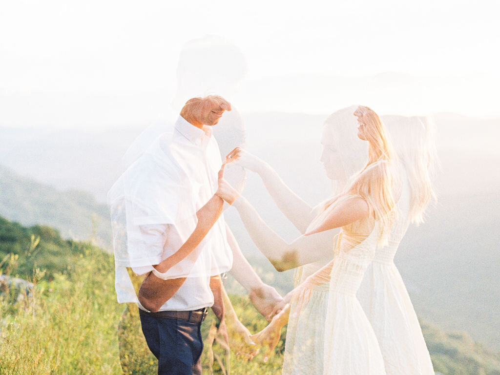 Hannah&Andrew_CharlottesvilleEngagementSession_FINAL-232