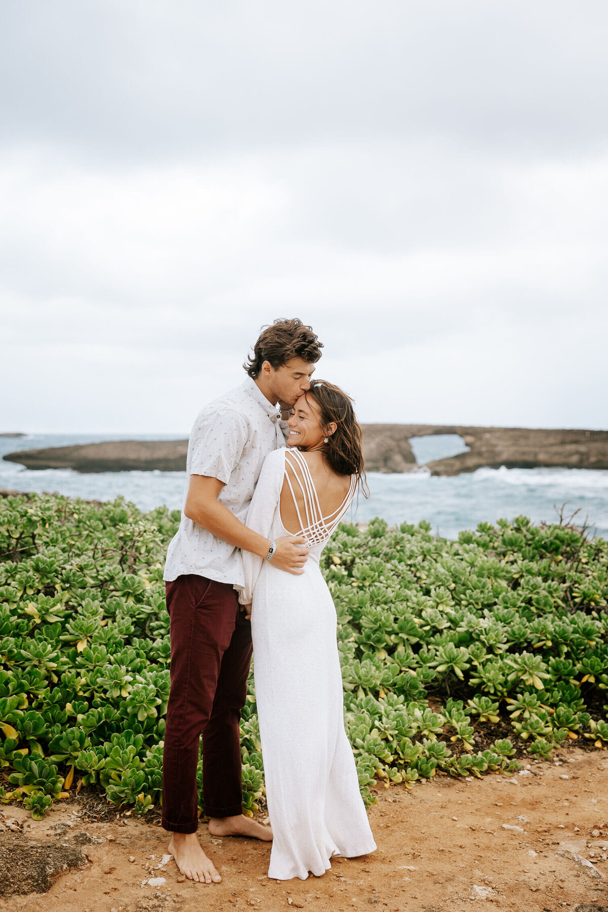 North_Shore_of_Oahu_Engagement_Photos_Skateboards_Laie_Kahuku_Haleiwa-11