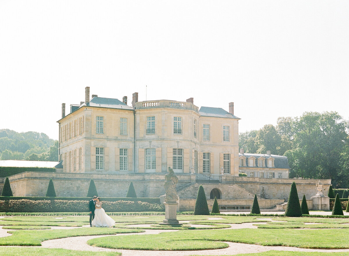 Chateau-de-Villette-Molly-Carr-Photography-Bride-Groom-58