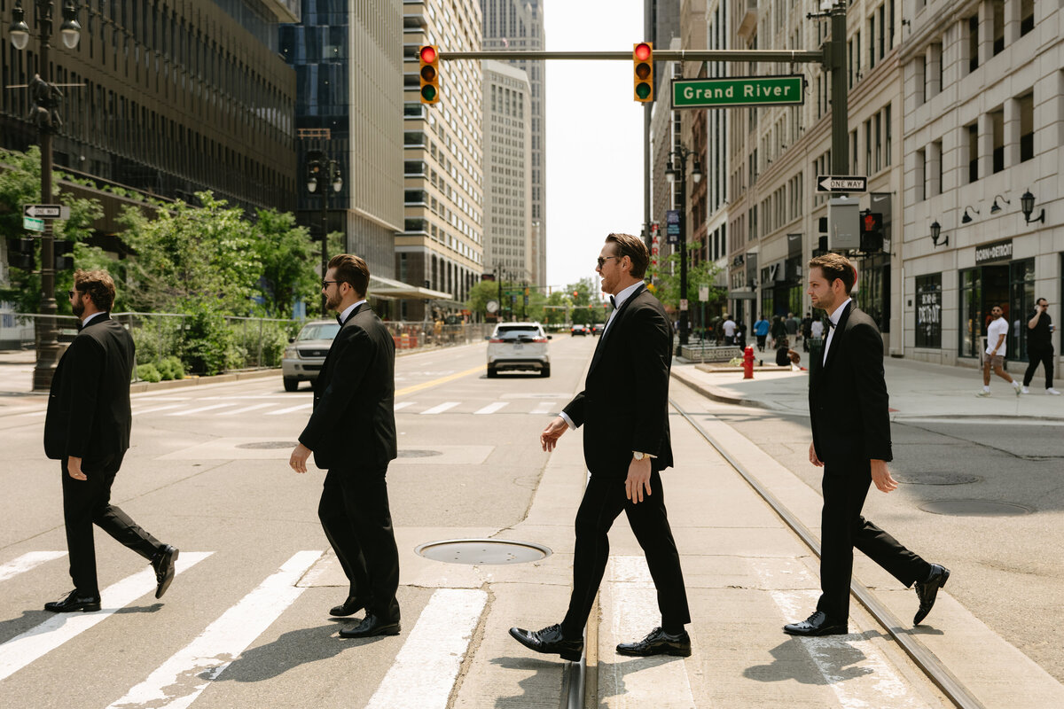 AveryPhillipsPhoto-Morgan+Dominic-DetroitInstituteofArtsWedding-53