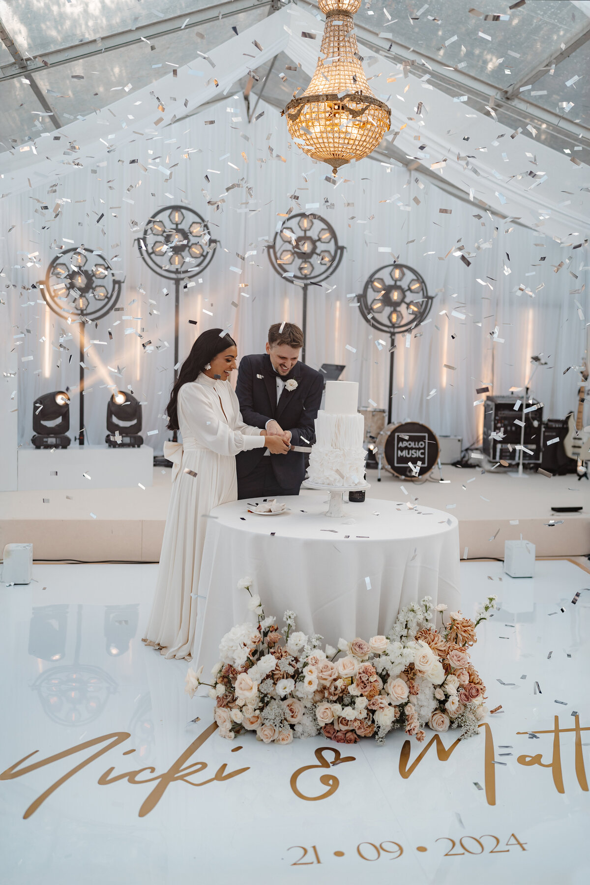 Nicki & Matt - Hamswell House, Cake cutting