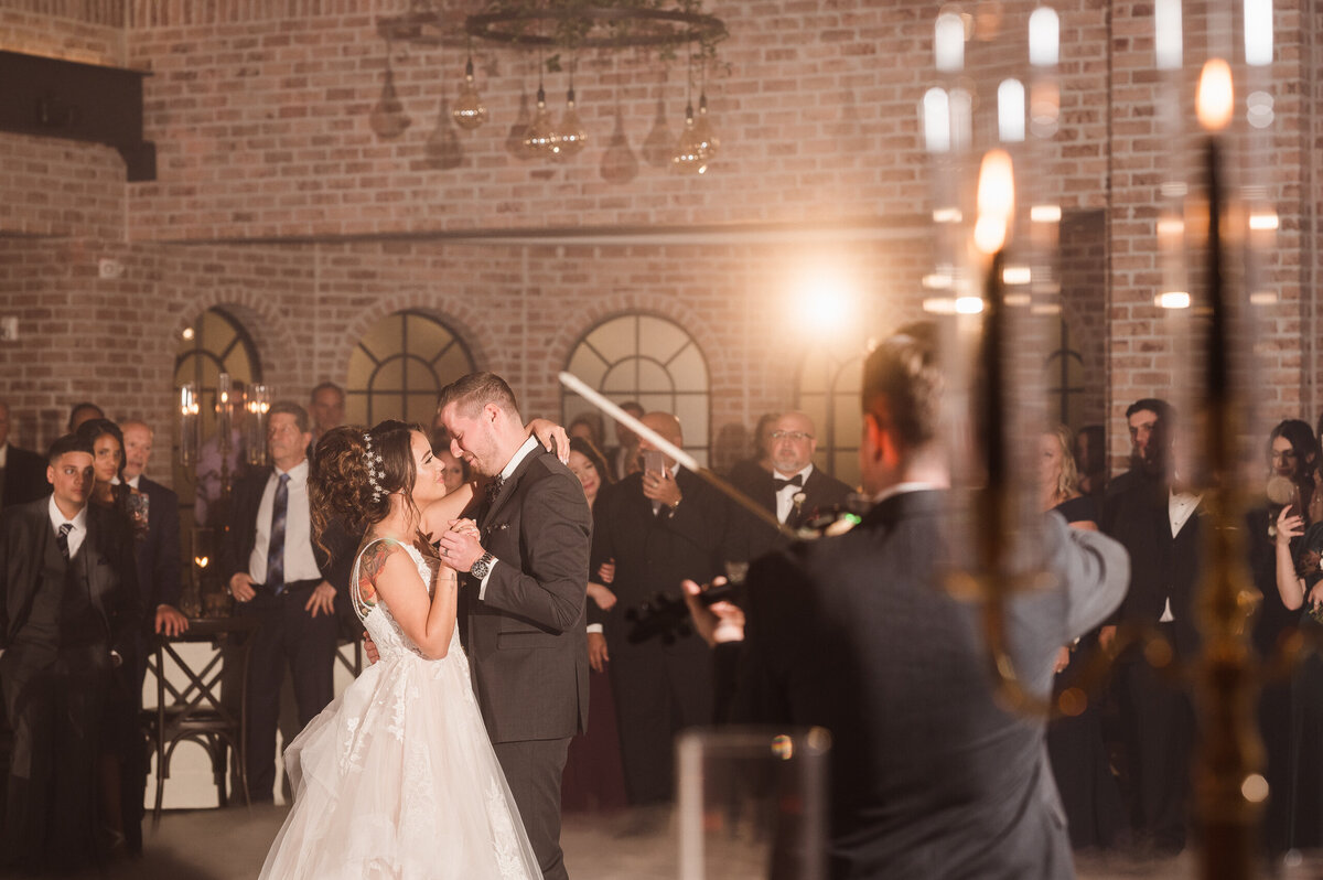 whimsical-wedding-photographer-nj-by-suess-moments-at-the-perona-farms-refinery