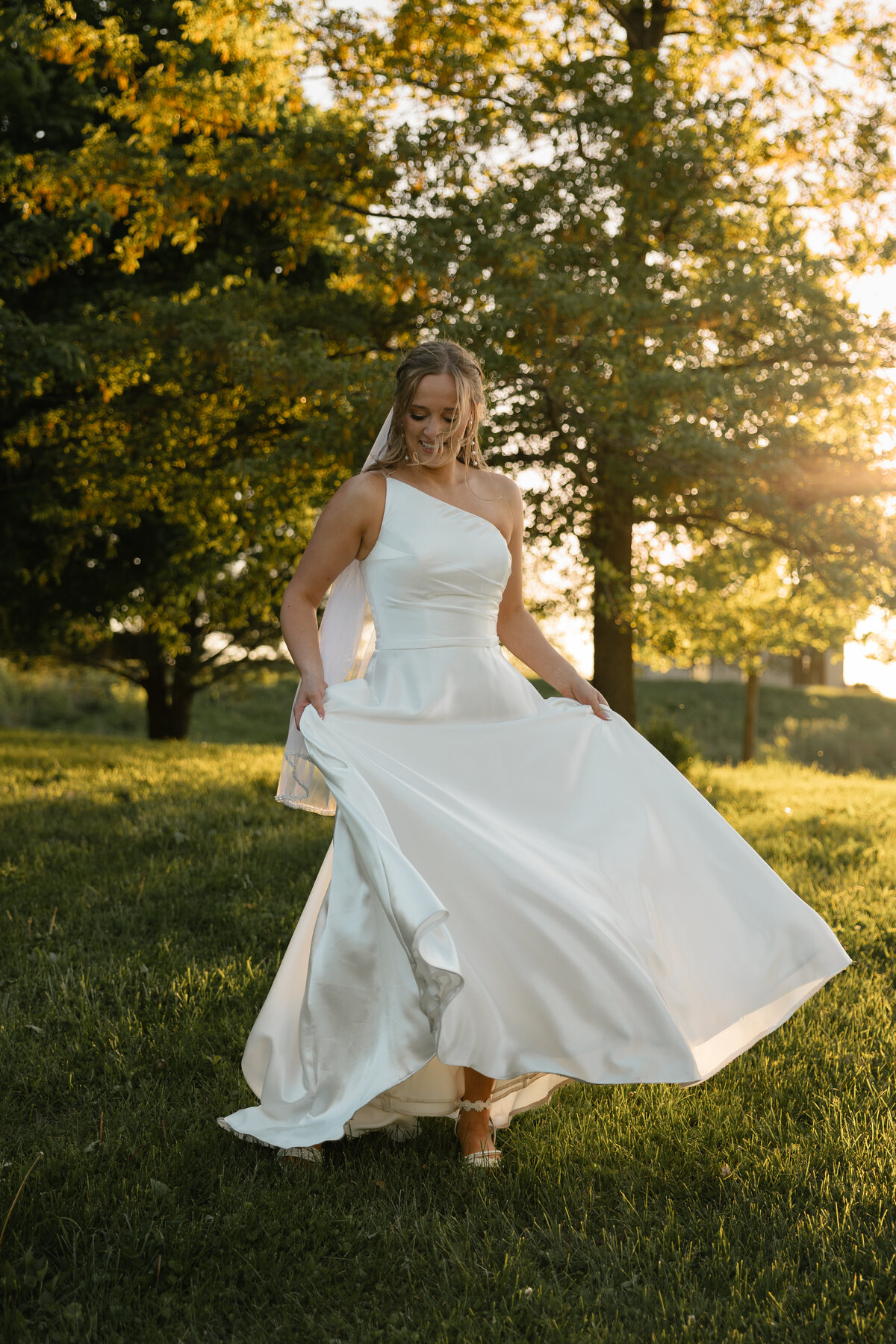 Sydney and Brant's Rustic Midwest Wedding Photography-599