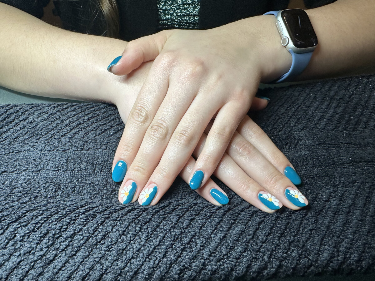 blue-floral-nails