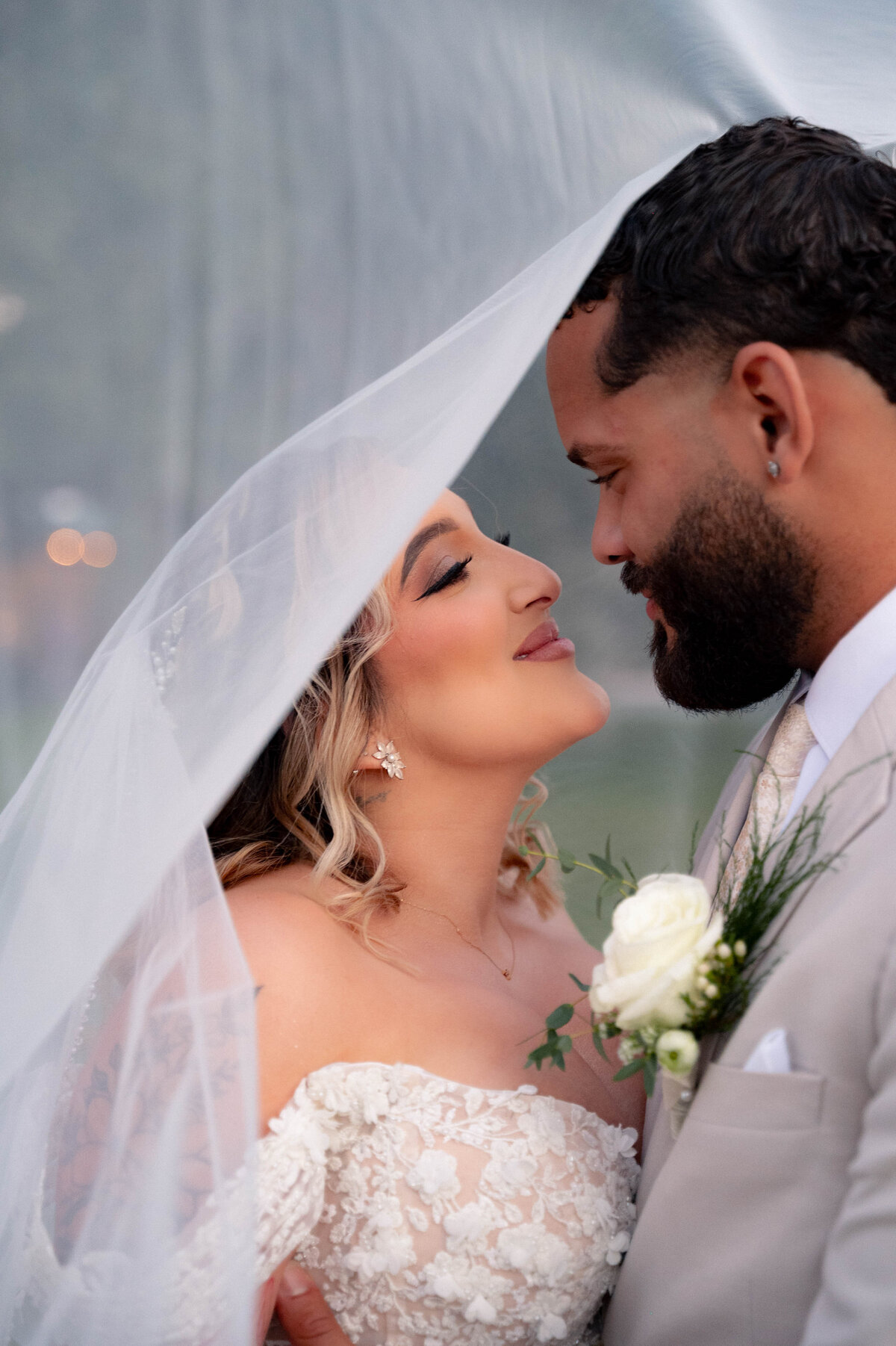 Orlando based Wedding and engagement photo studio