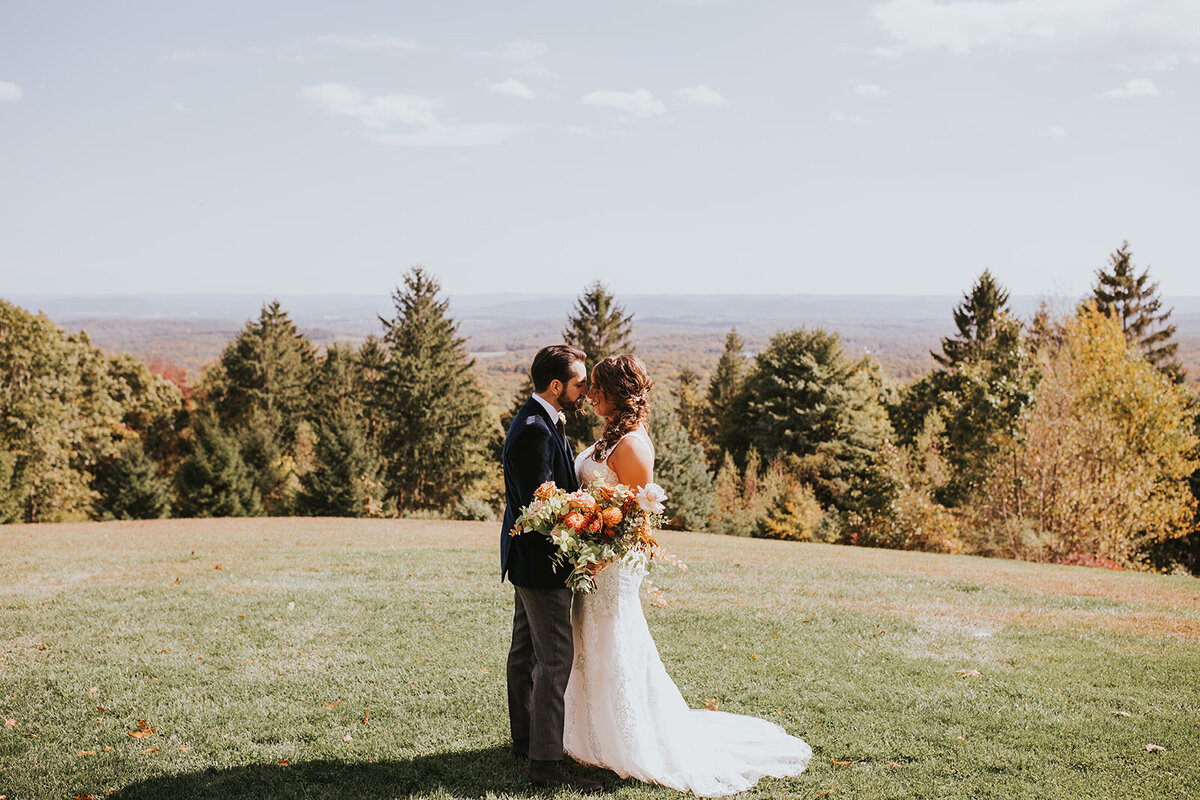 cedar-lakes-rustic-wedding-couple-6