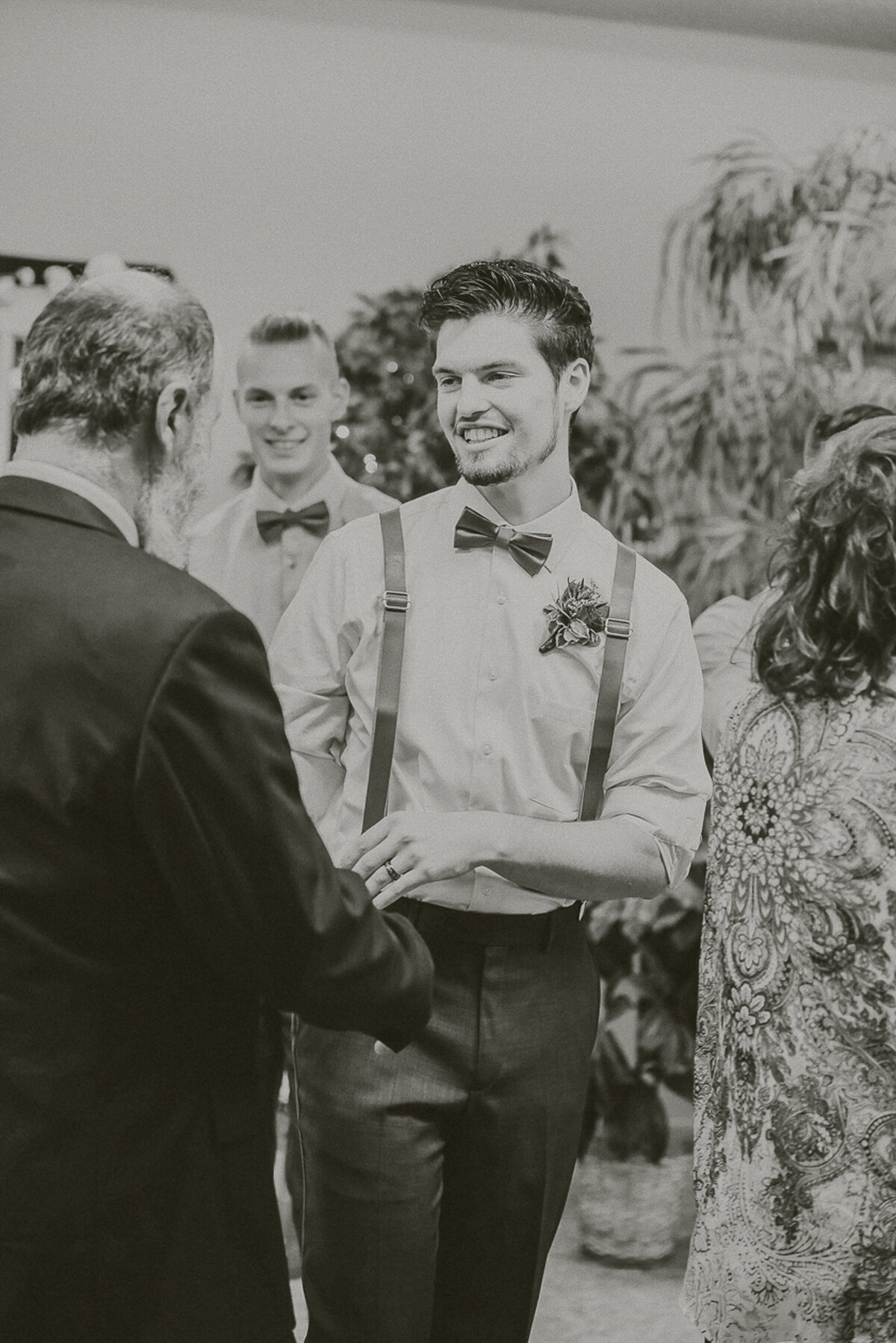 wedding ceremony | Iowa wedding photographer | Iowa Photographer | Playlife | Cedar Rapids | Iowa City | Kalona | Alaynna Ann Schwartz-132