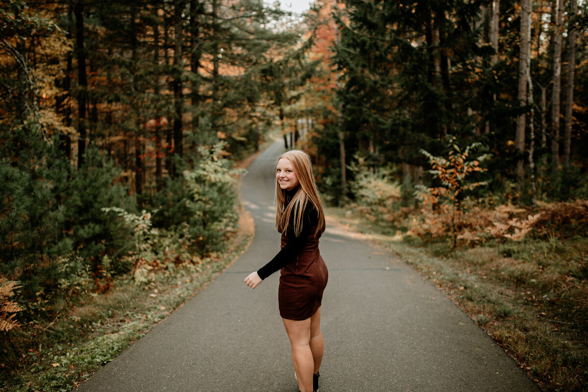 What to wear for Fall senior pictures in Northern Minnesota