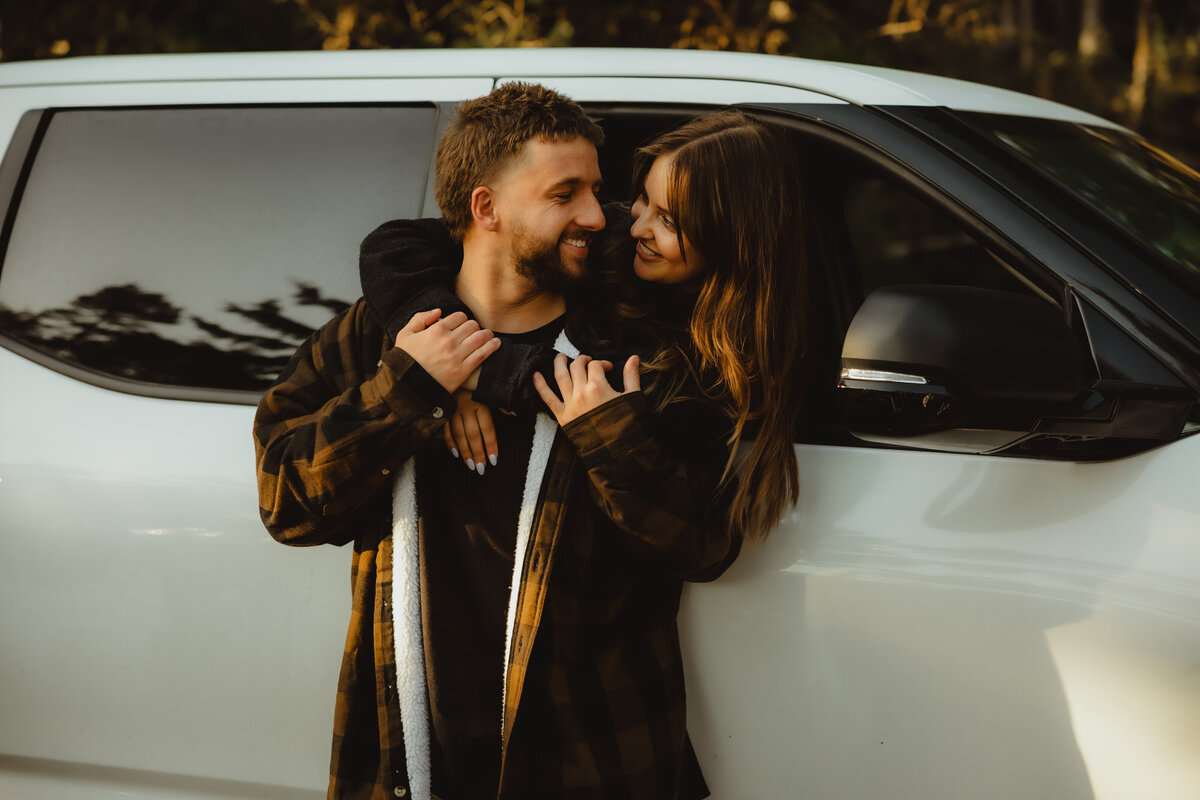 TRUCK AND COUPLE