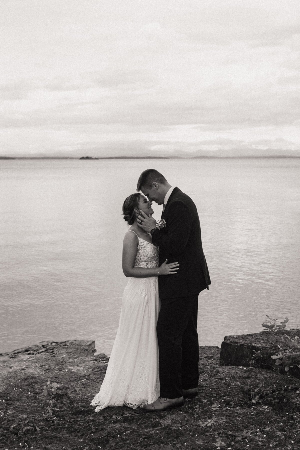 AbbyErik_ValcourInn_KateElainePhoto-779-min