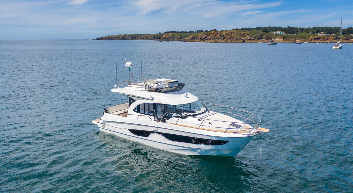 beneteau-antares-11FLY-exterior-5