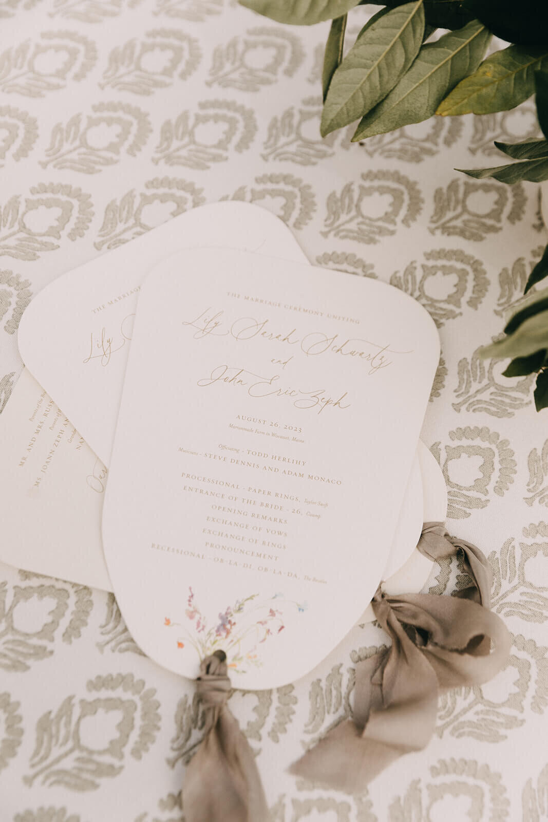 63.poeme-elegant-wedding-programs-with-taupe-ribbon-and-floral-details