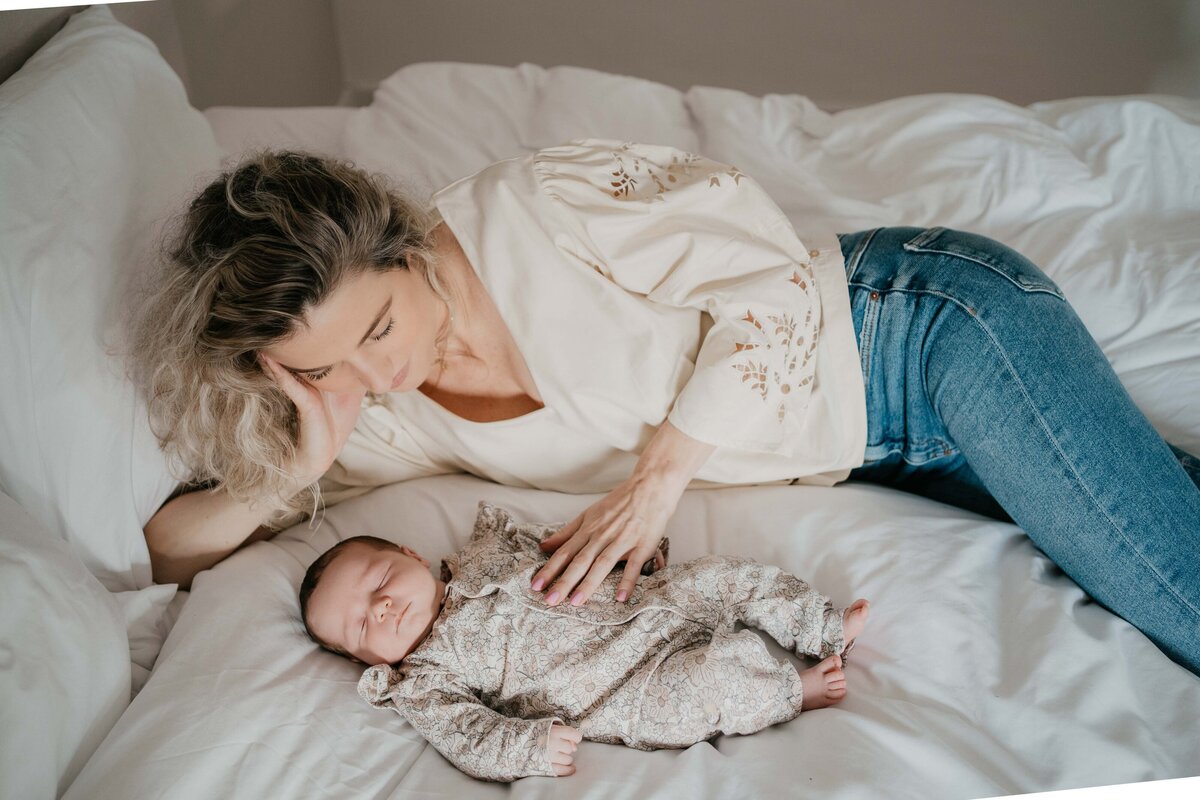 Newbornshoot door Leukfotografie in Amsterdam, Zaandam, Landsmeer, Oostzaan en Purmerend – zachte, liefdevolle babyfoto’s-42