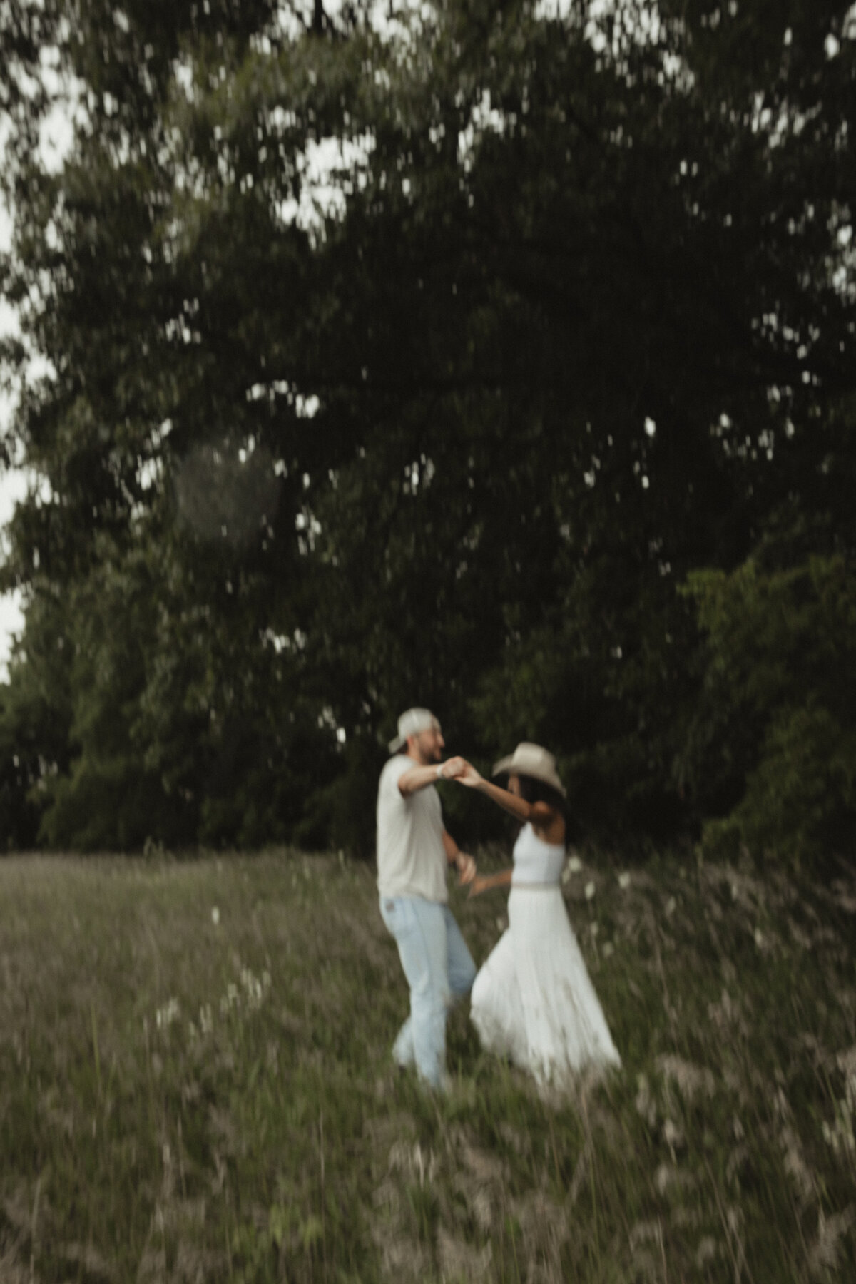 Wildflowercouplessessionwithtruck_emilyarwinephoto-3