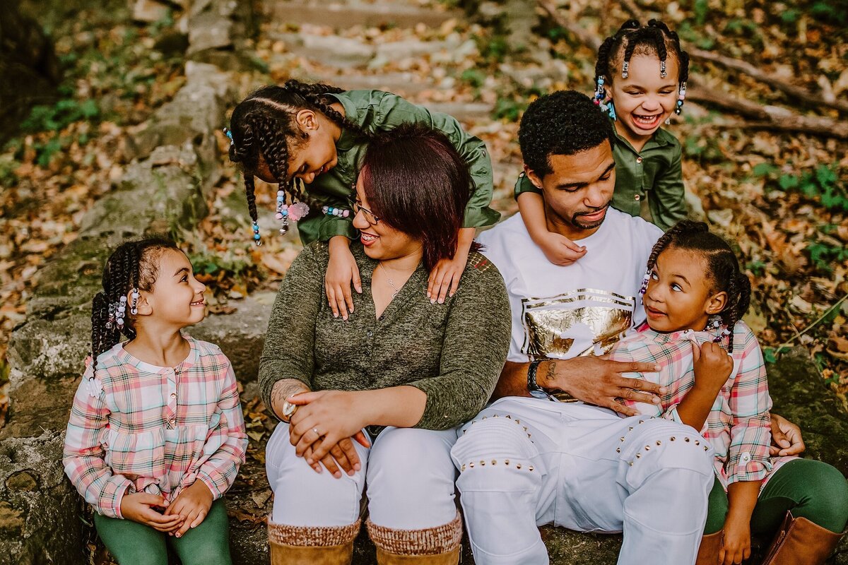 candid-family-moments-dolliver-state-park-otho-iowa-storyteller-collective-photo-co