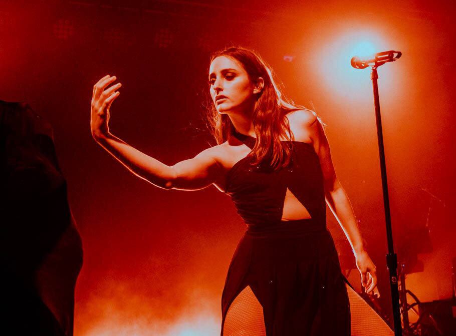 Banks performing at House of Vans in Chicago