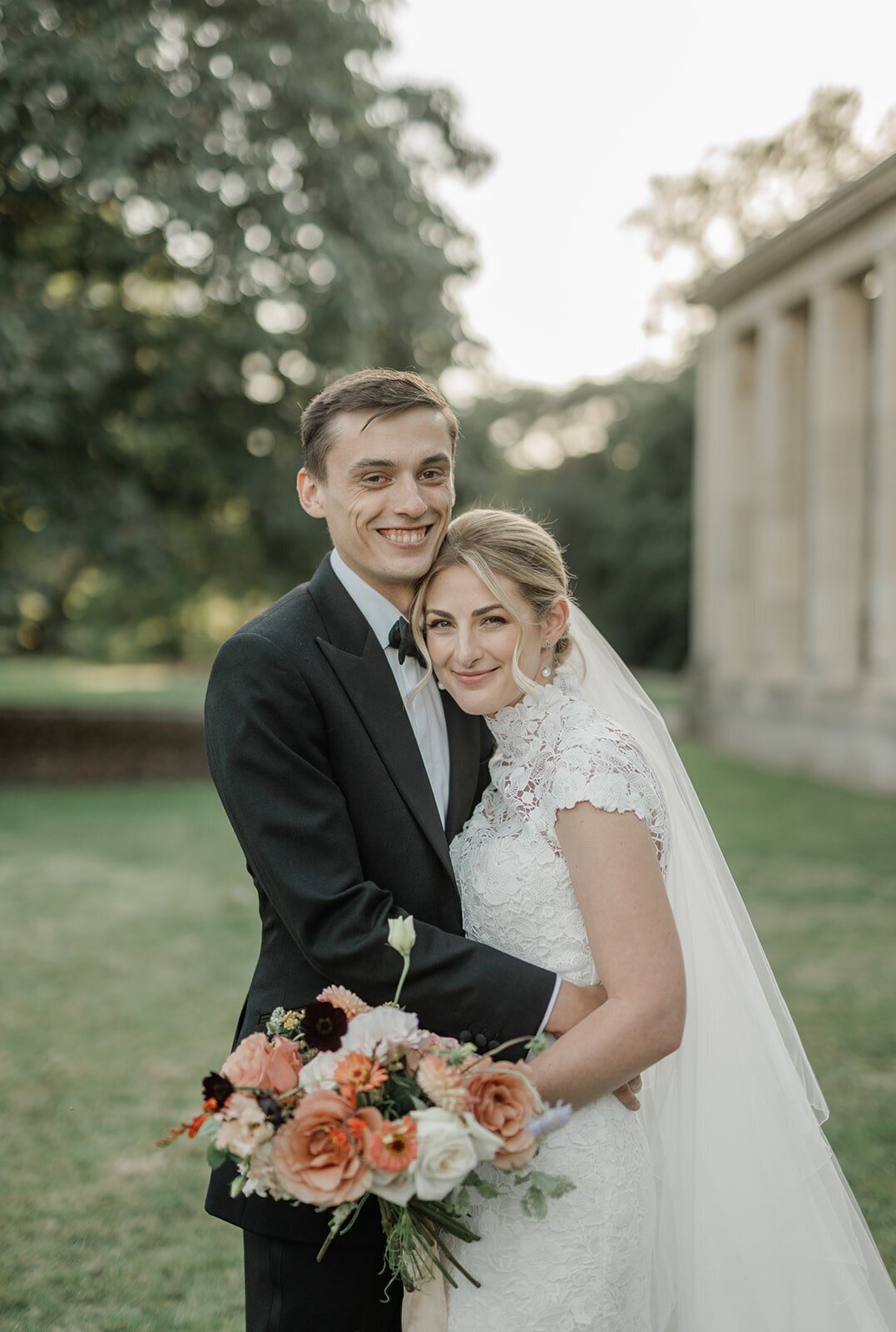 wedding-couple-at-kew-gardens-nash-conservatory-min