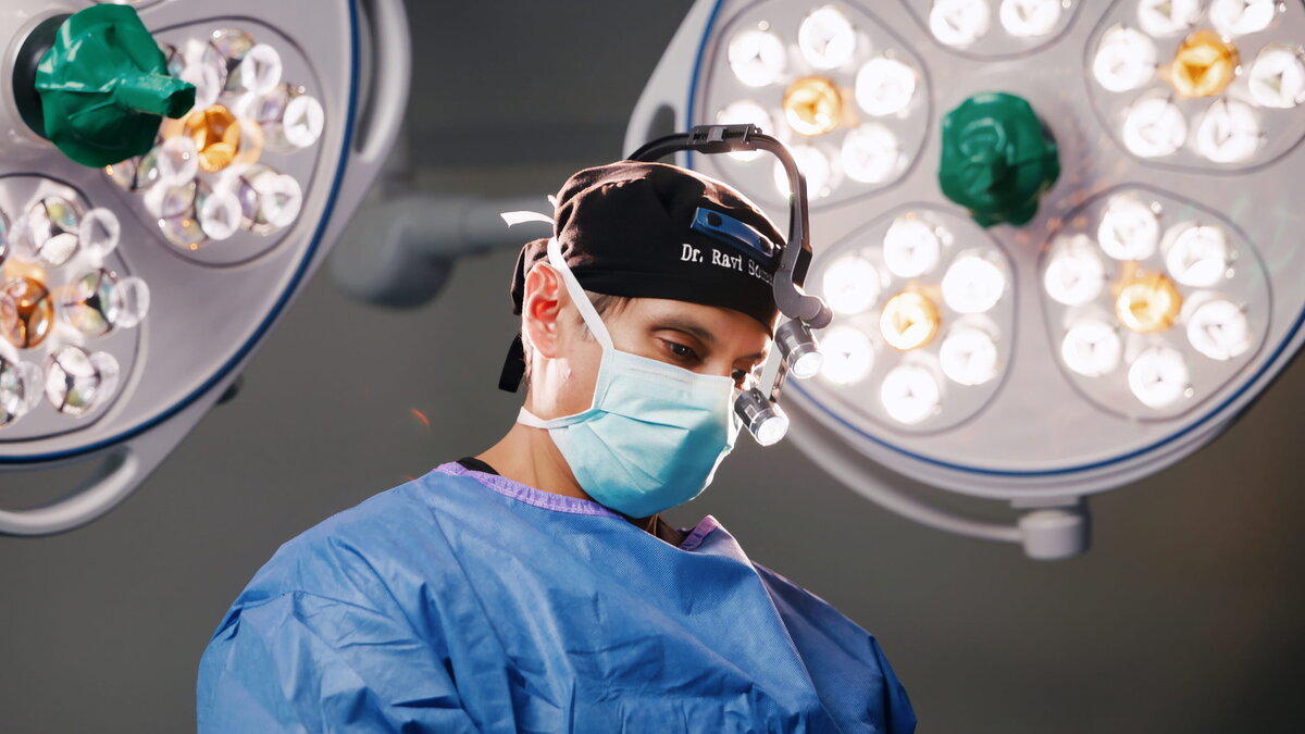 Plastic surgeon in the operating room, photographed by Luma Media