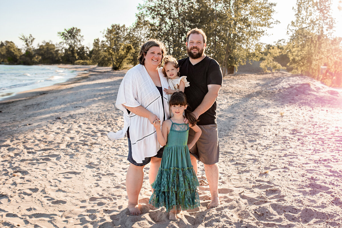 hamilton photographer captures beautiful family portrait on a beach near hamilton, on