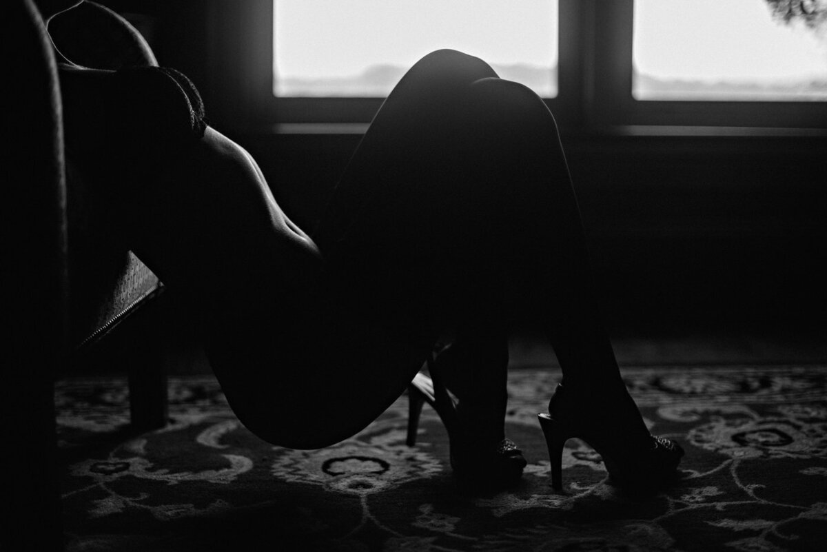 Heather Boudoir-skin fix-0056