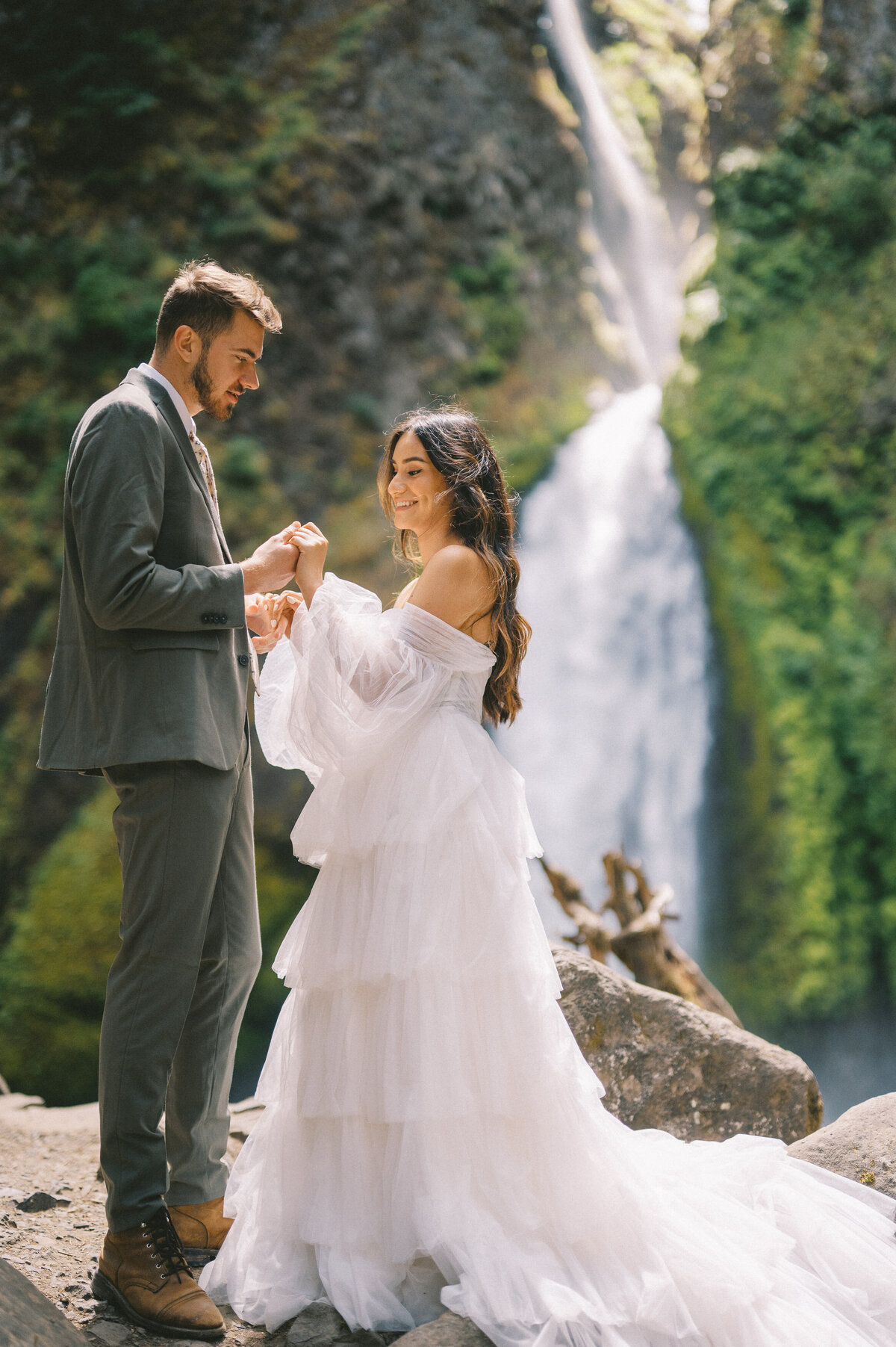 wahclella-falls-oregon-elopement-10