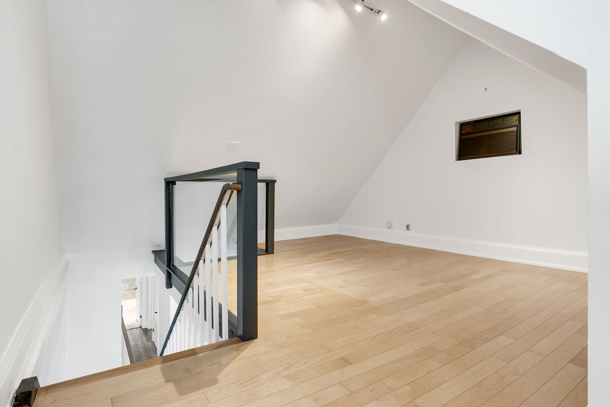 20-web-or-mls-26_001_Primary Bedroom