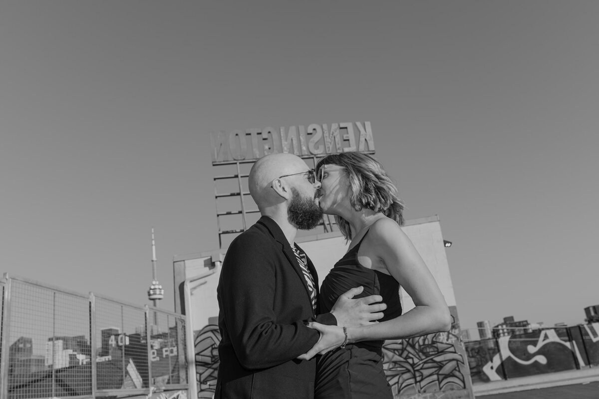 toronto-city-elopement-kensington-market-freespirited-romantic-fun-authentic-wedding-photography-2643