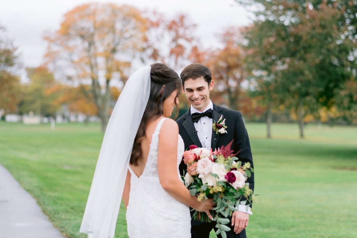first-look-springfield-country-club-wedding-3