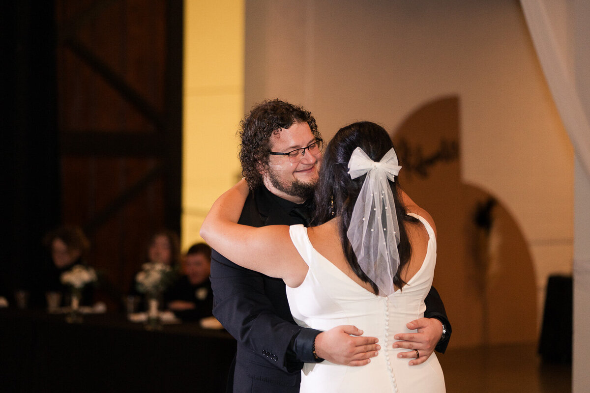 first-dance-groom-sweet-reaction-1