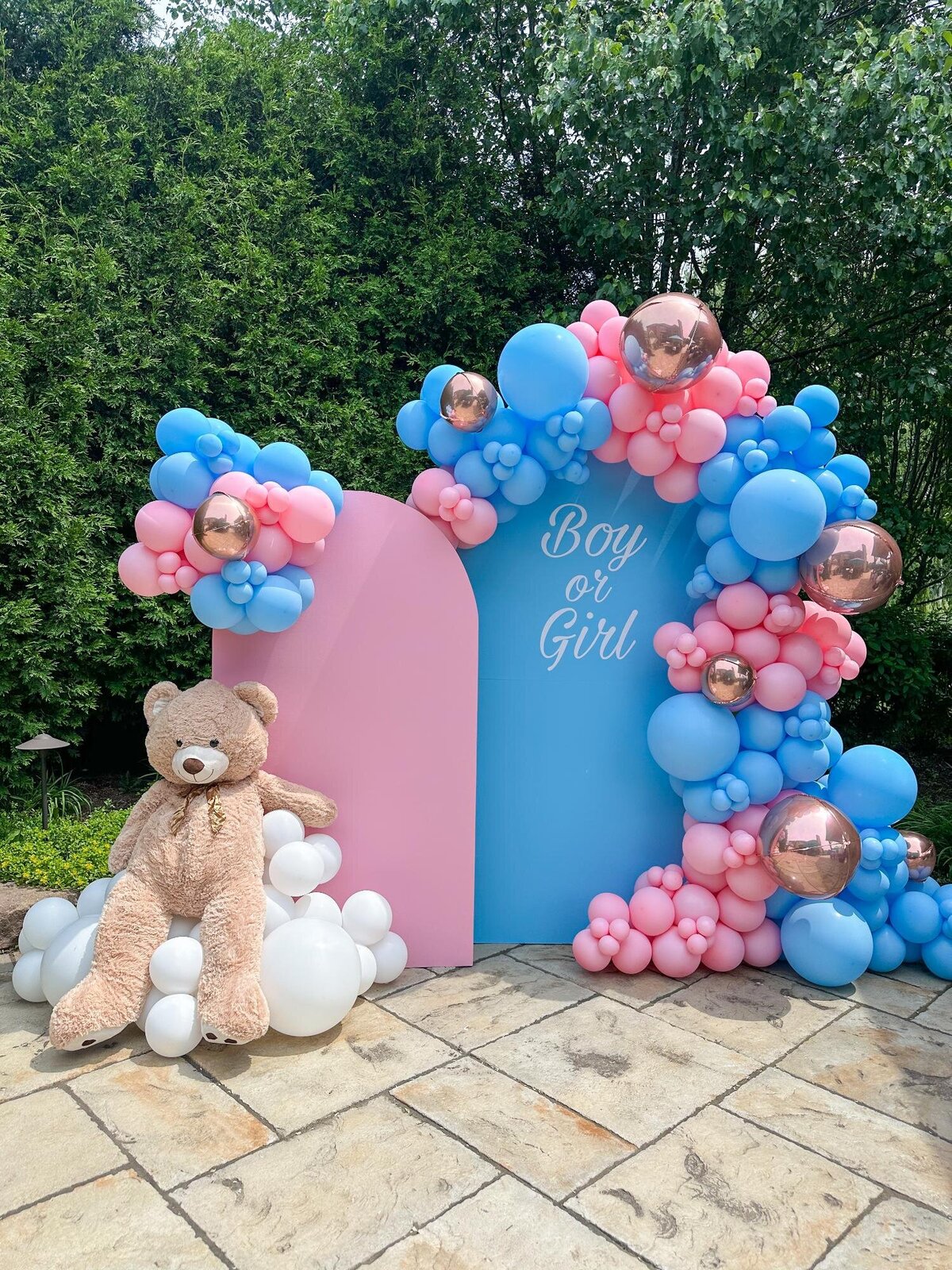 Winnetka balloons and baby shower decor
