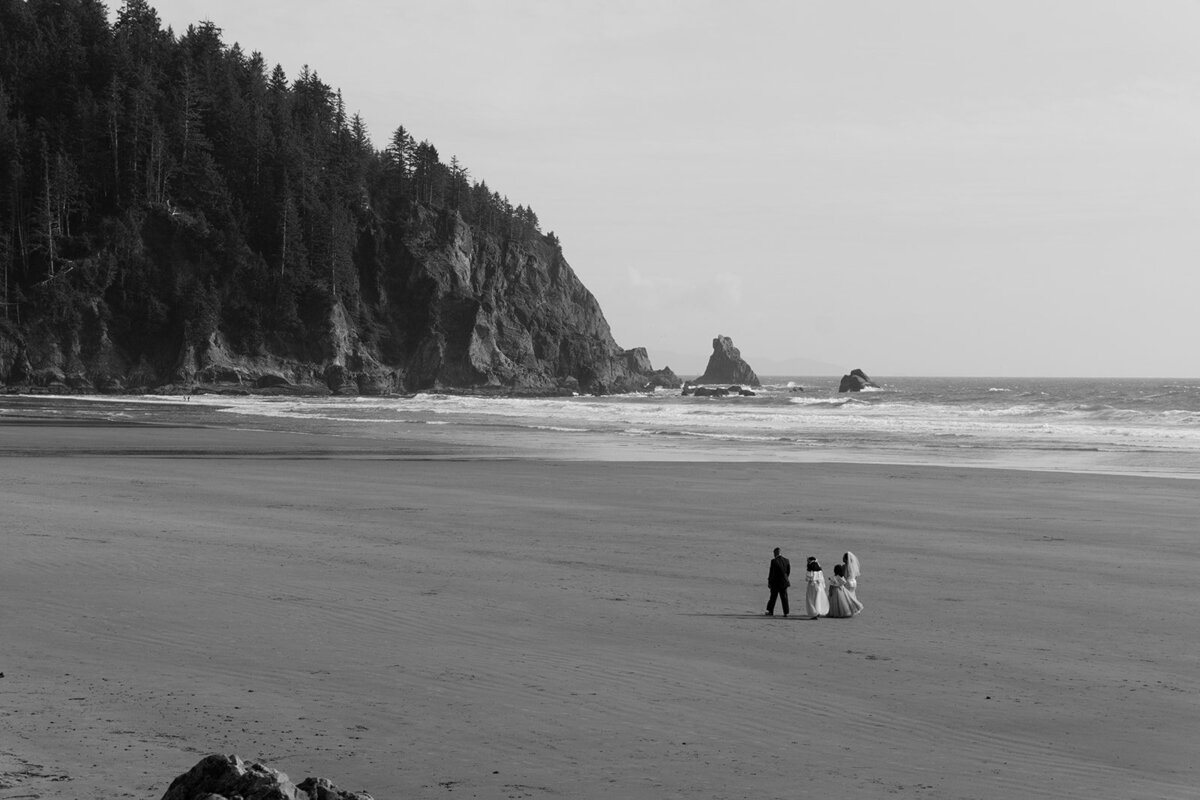 Oregon Coast elopement on the beach