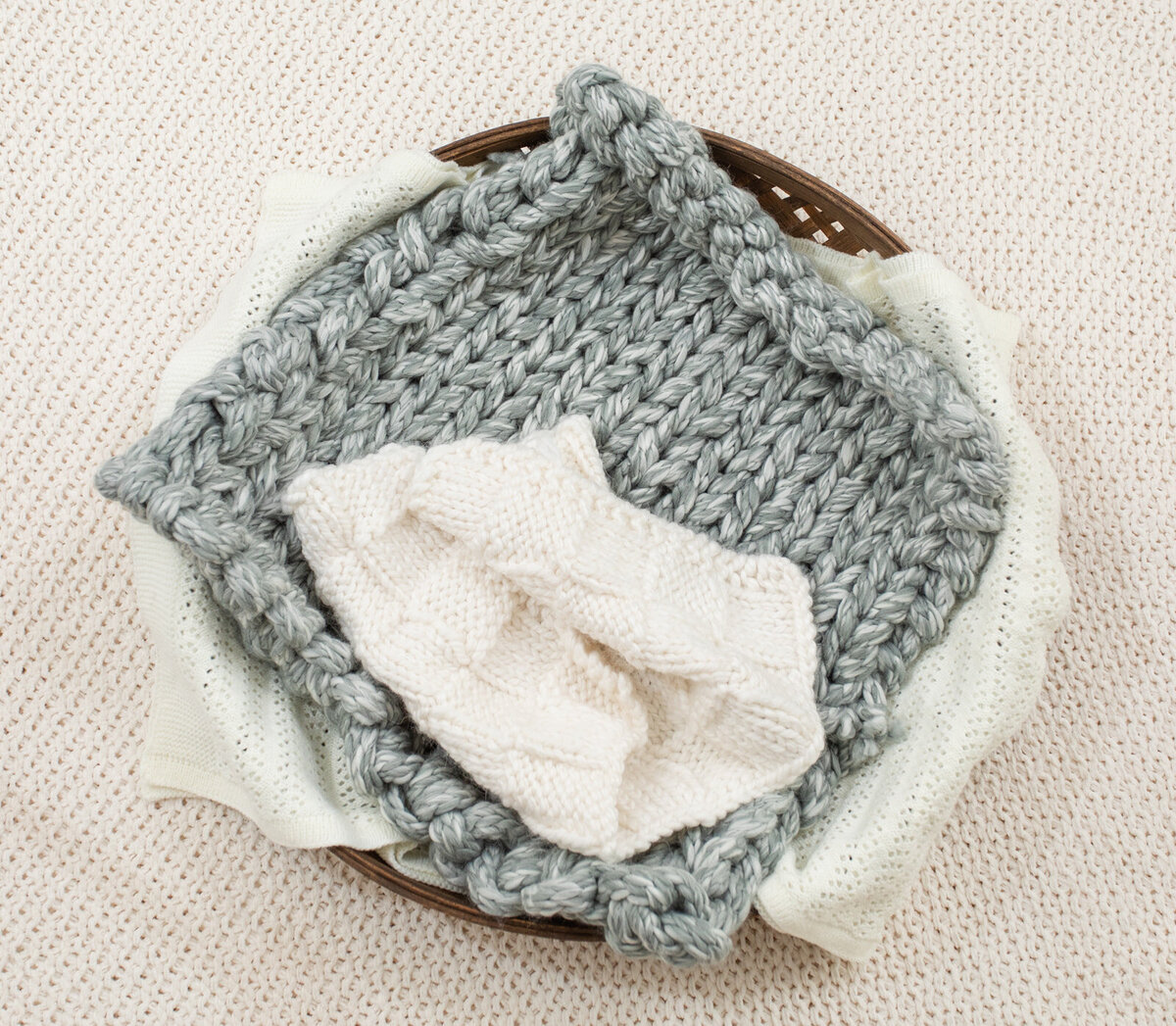Newborn Props set-up including basket, blanket & wraps by laure photography | 10