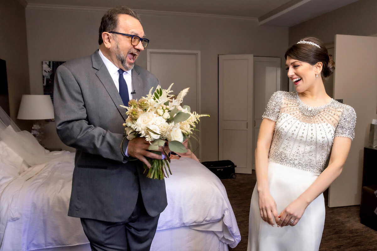 329_gettingready_Bob&DawnDavisPhotography