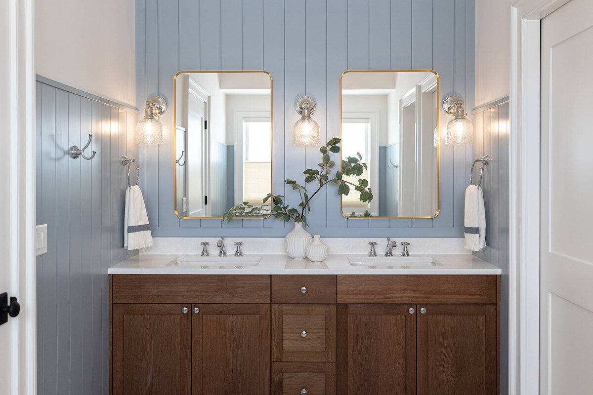 michele rosenboom design cozy colonial guest bathroom 5