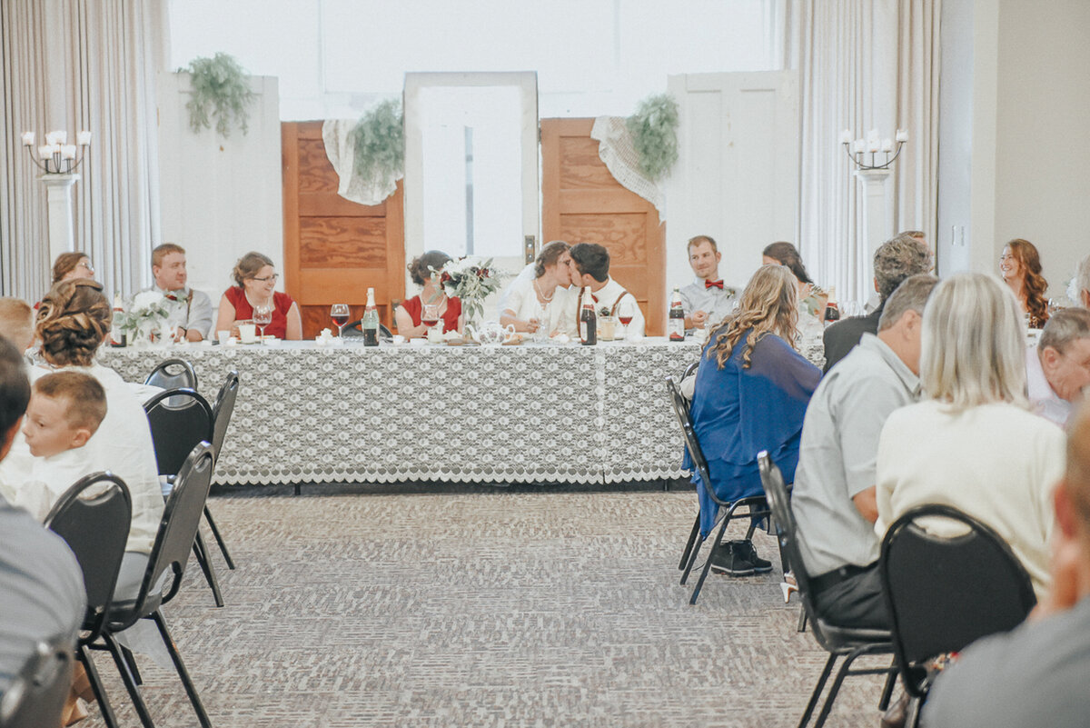 wedding speeches and cake | Iowa wedding photographer | Iowa Photographer | Playlife | Cedar Rapids | Iowa City | Kalona | Alaynna Ann Schwartz-27
