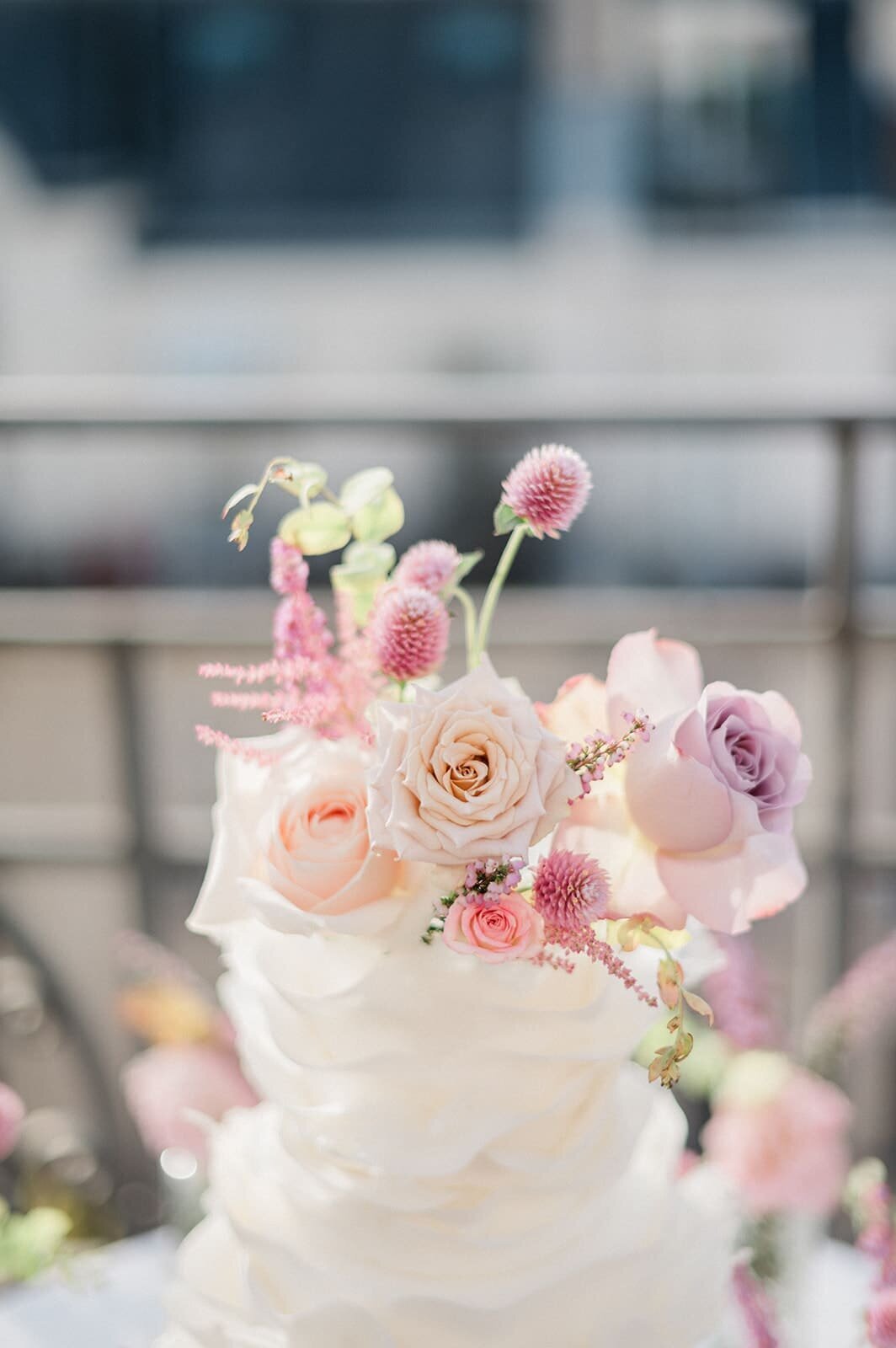fine-art-floral-design-wedding-cake