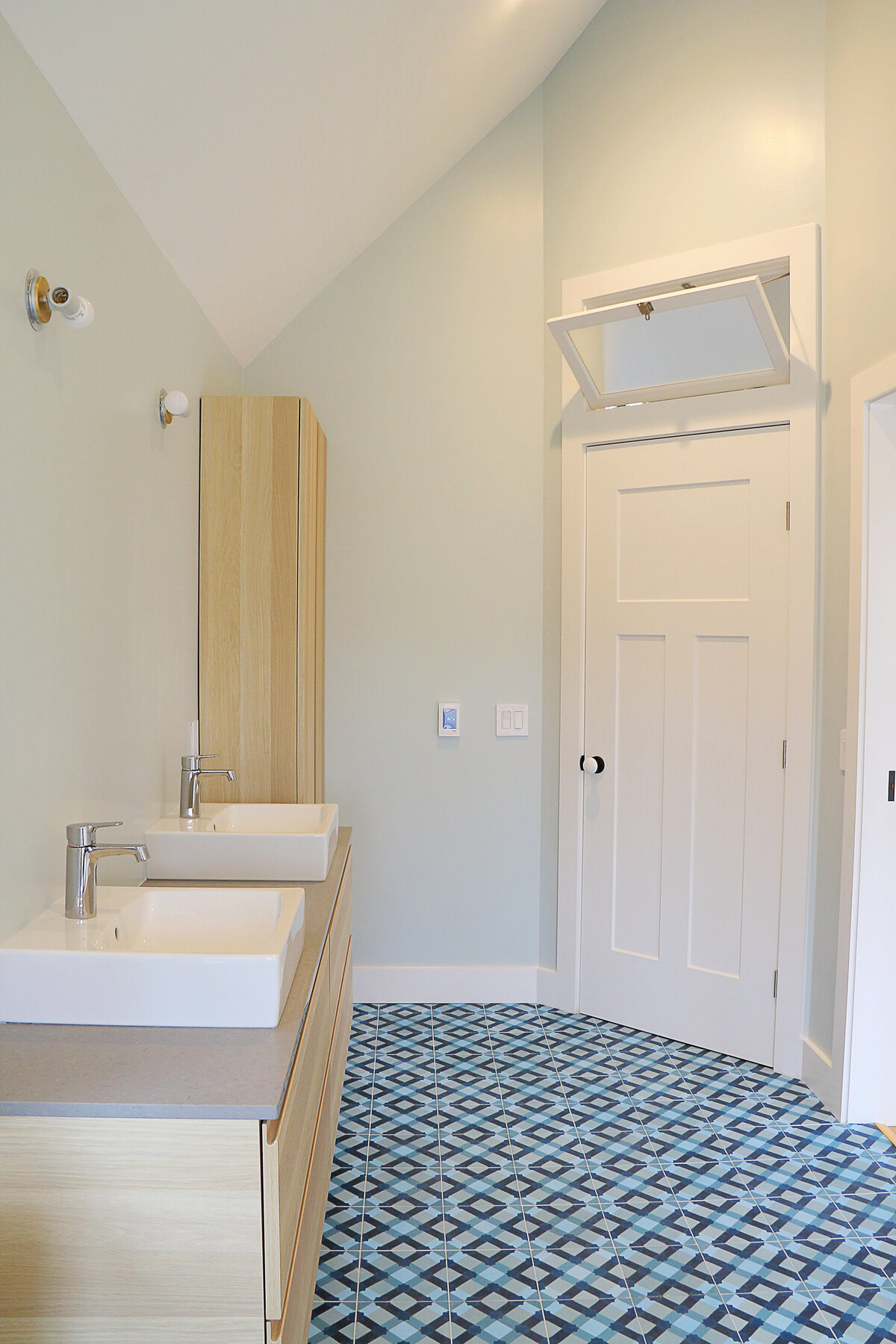 e6c9b175592629.5c50f082812c0