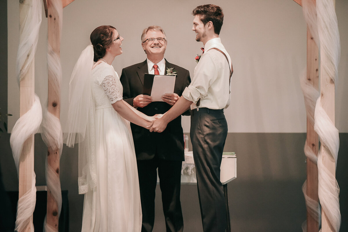 wedding ceremony | Iowa wedding photographer | Iowa Photographer | Playlife | Cedar Rapids | Iowa City | Kalona | Alaynna Ann Schwartz-69