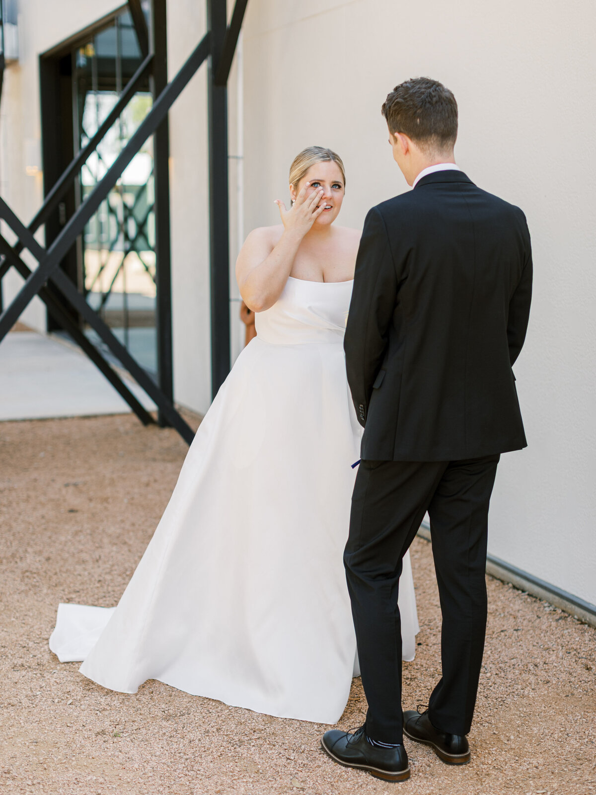 luxury-dallas-wedding-bride-groom-first-look-lazy-s-hacienda-sarah-lanette-3