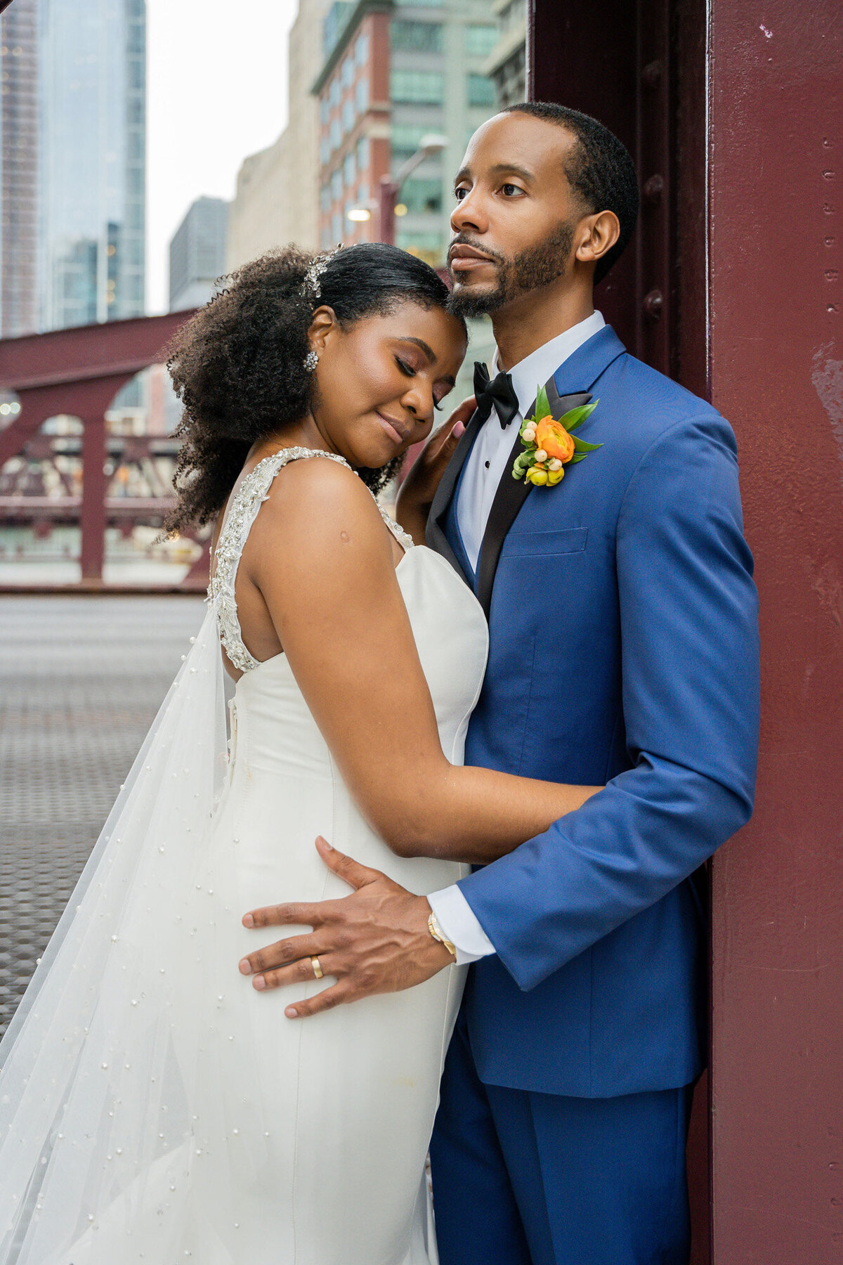 bride and groom portrait in downtown chicago